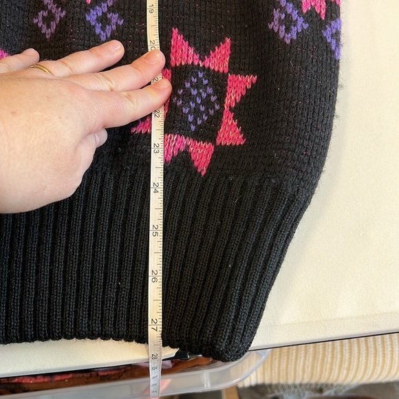 Profile - vintage, purple/pink wool sweater, quilt look - Picture 6 of 6